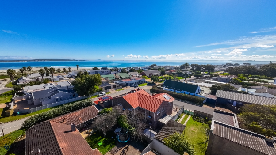 5 Bedroom Property for Sale in Middedorp Western Cape